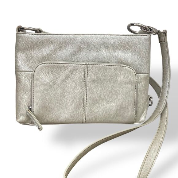 Tignanello Pebbled Metallic Silver Leather Crossbody Shoulder Bag Purse Pockets - Picture 1 of 16